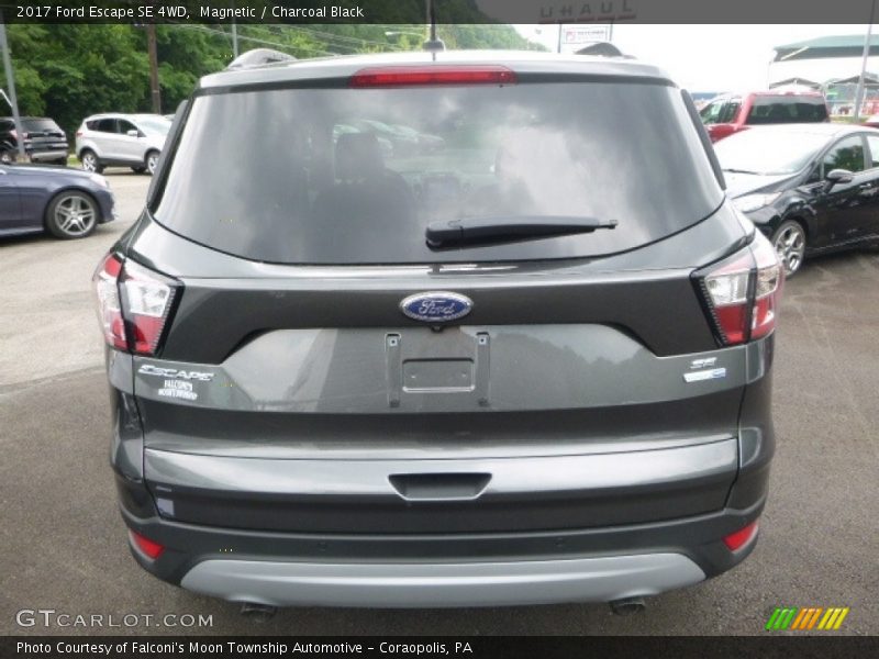 Magnetic / Charcoal Black 2017 Ford Escape SE 4WD