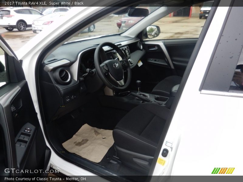 Super White / Black 2017 Toyota RAV4 XLE