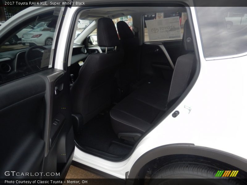 Super White / Black 2017 Toyota RAV4 XLE