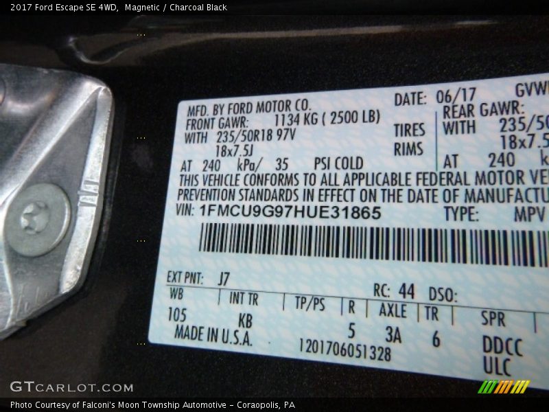 Magnetic / Charcoal Black 2017 Ford Escape SE 4WD