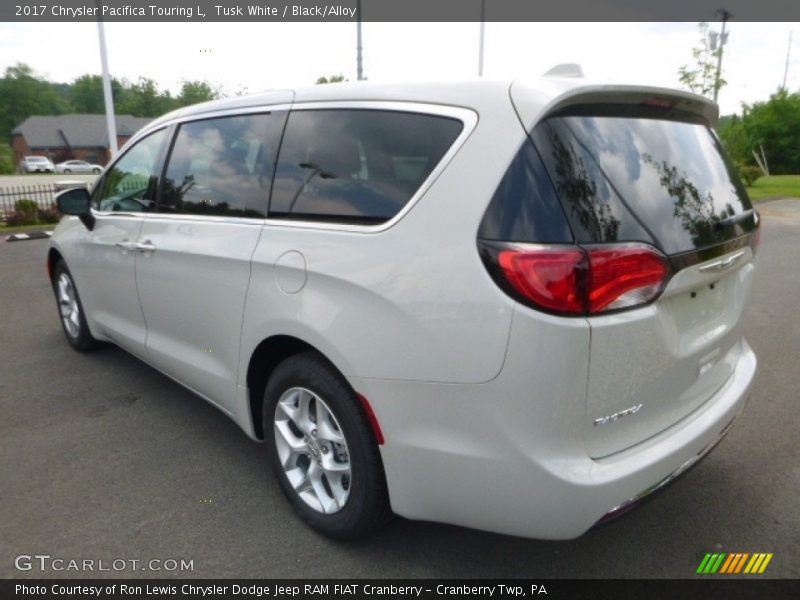 Tusk White / Black/Alloy 2017 Chrysler Pacifica Touring L