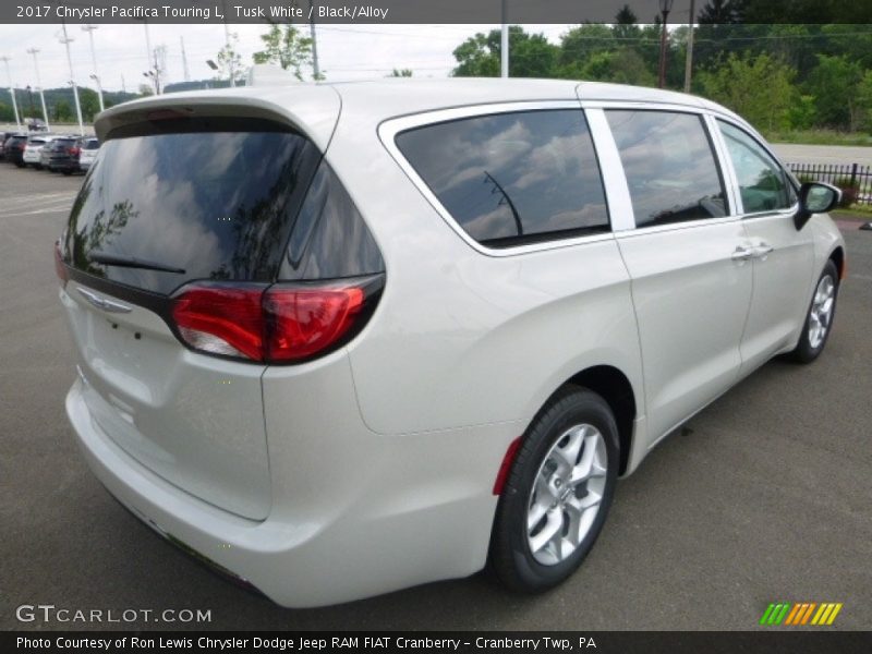 Tusk White / Black/Alloy 2017 Chrysler Pacifica Touring L