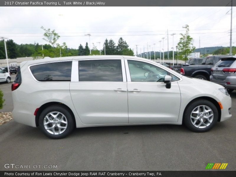Tusk White / Black/Alloy 2017 Chrysler Pacifica Touring L