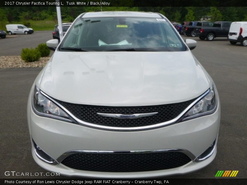 Tusk White / Black/Alloy 2017 Chrysler Pacifica Touring L