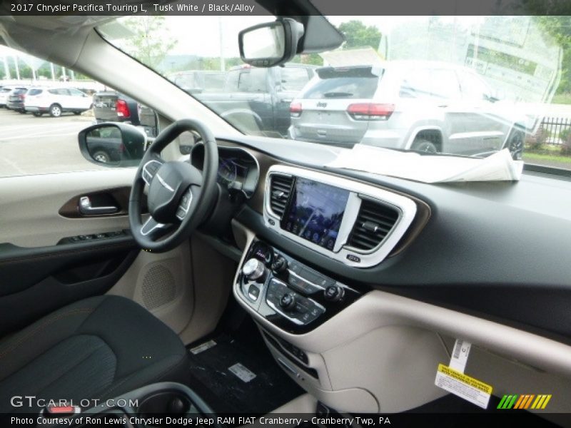 Tusk White / Black/Alloy 2017 Chrysler Pacifica Touring L
