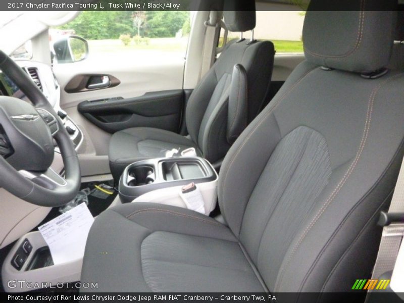 Tusk White / Black/Alloy 2017 Chrysler Pacifica Touring L