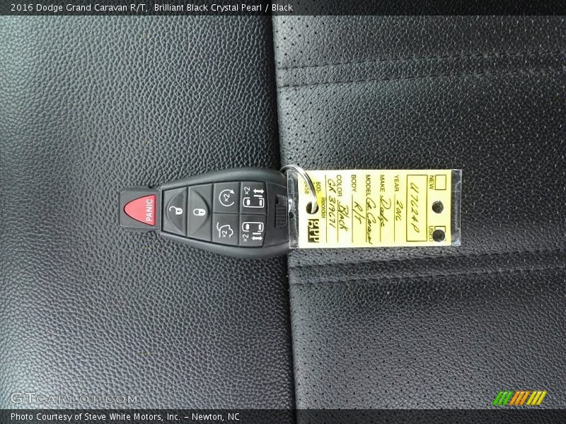 Brilliant Black Crystal Pearl / Black 2016 Dodge Grand Caravan R/T