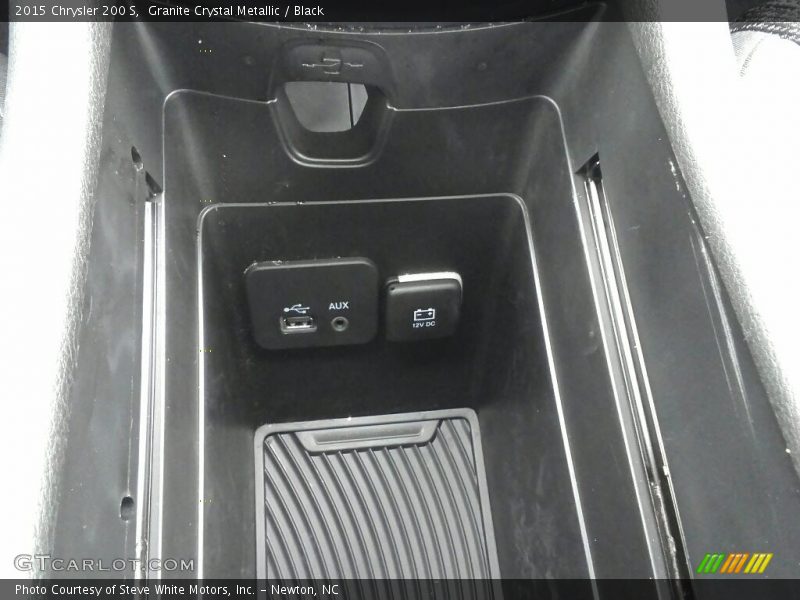 Granite Crystal Metallic / Black 2015 Chrysler 200 S