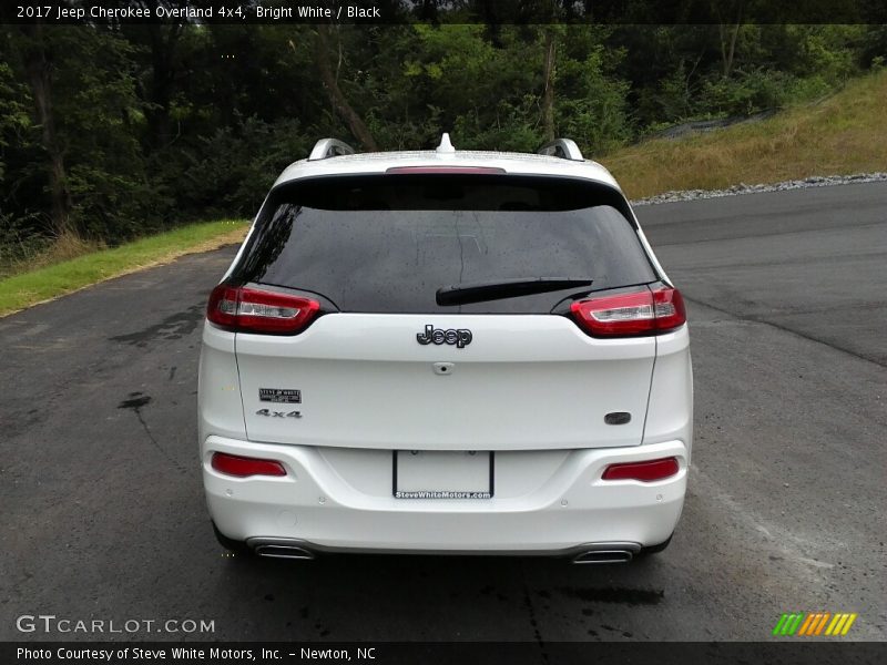 Bright White / Black 2017 Jeep Cherokee Overland 4x4