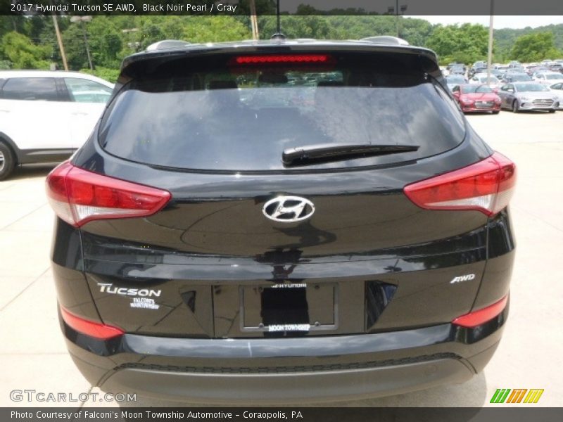 Black Noir Pearl / Gray 2017 Hyundai Tucson SE AWD