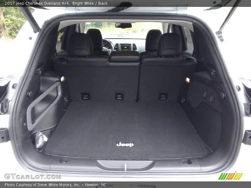  2017 Cherokee Overland 4x4 Trunk