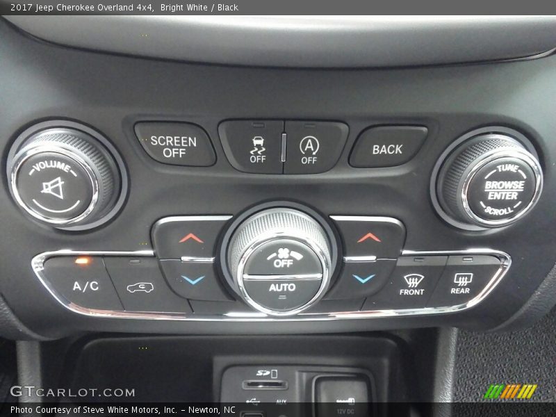 Bright White / Black 2017 Jeep Cherokee Overland 4x4