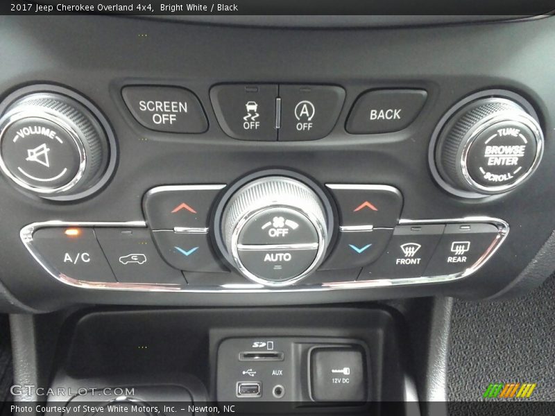 Bright White / Black 2017 Jeep Cherokee Overland 4x4
