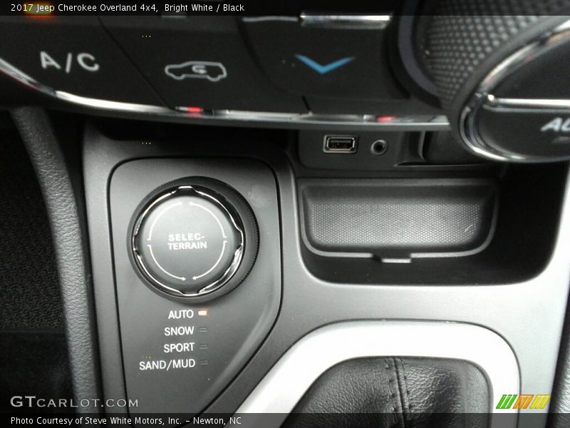 Controls of 2017 Cherokee Overland 4x4