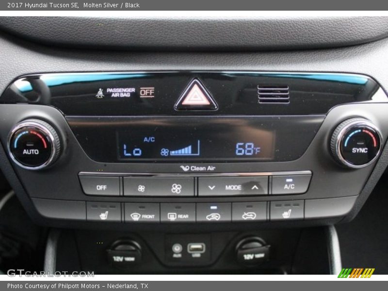 Molten Silver / Black 2017 Hyundai Tucson SE