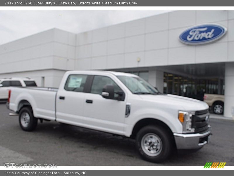 Oxford White / Medium Earth Gray 2017 Ford F250 Super Duty XL Crew Cab