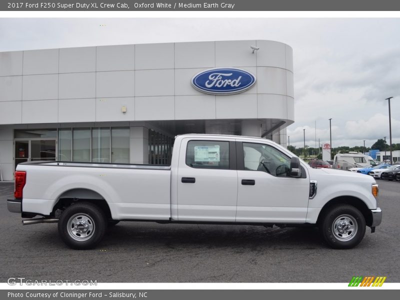 Oxford White / Medium Earth Gray 2017 Ford F250 Super Duty XL Crew Cab
