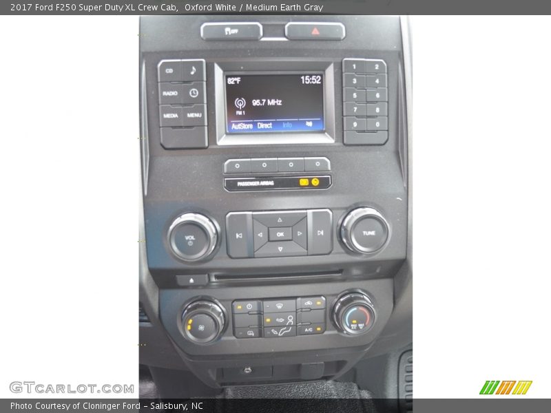 Controls of 2017 F250 Super Duty XL Crew Cab