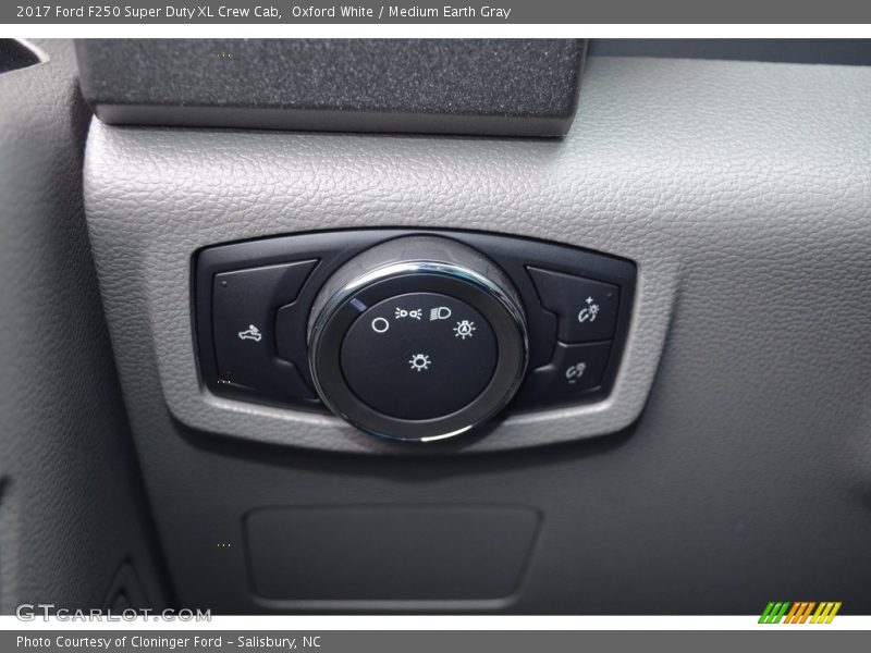 Oxford White / Medium Earth Gray 2017 Ford F250 Super Duty XL Crew Cab