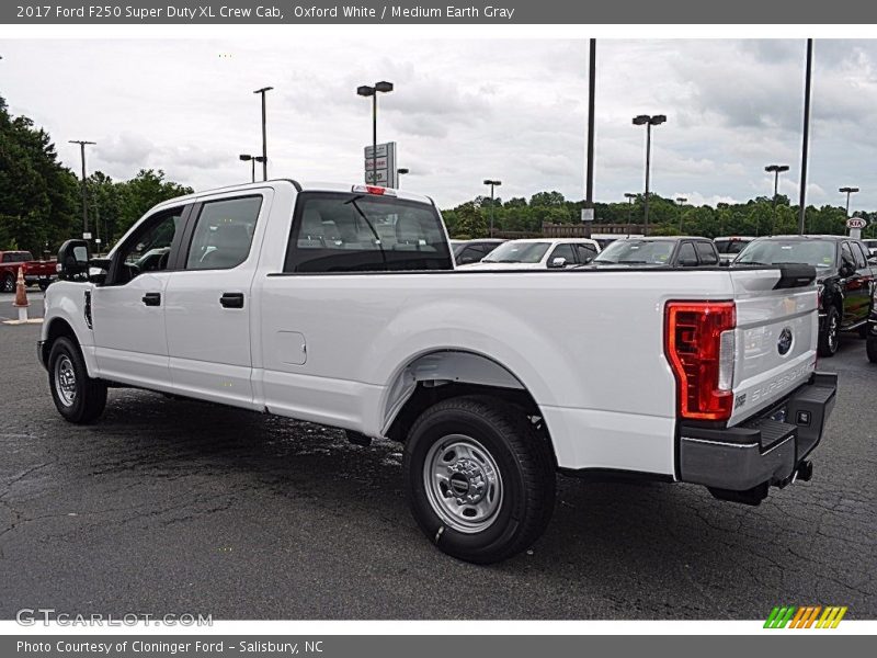 Oxford White / Medium Earth Gray 2017 Ford F250 Super Duty XL Crew Cab