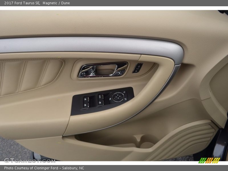 Door Panel of 2017 Taurus SE