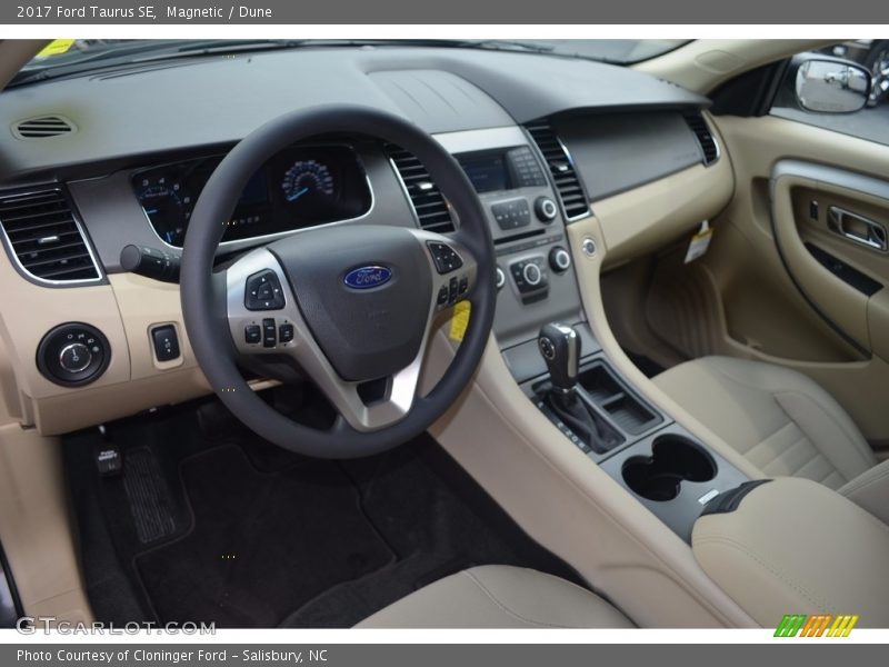 Dashboard of 2017 Taurus SE