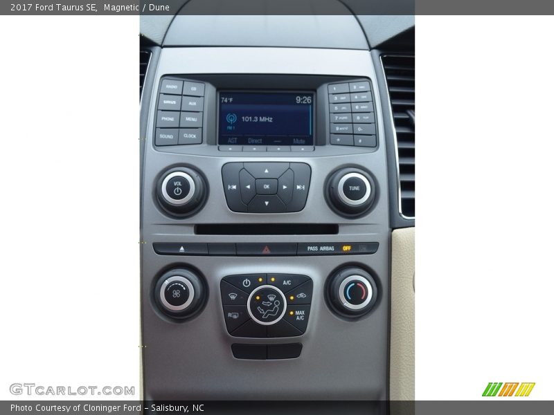 Controls of 2017 Taurus SE