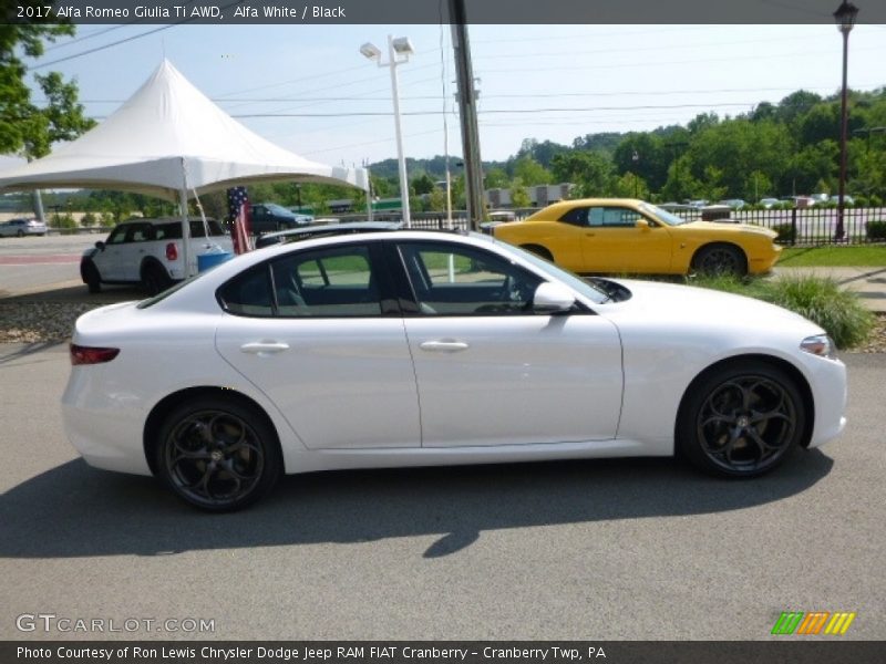 Alfa White / Black 2017 Alfa Romeo Giulia Ti AWD
