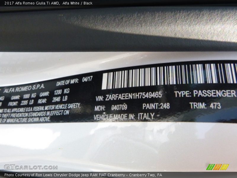 Alfa White / Black 2017 Alfa Romeo Giulia Ti AWD
