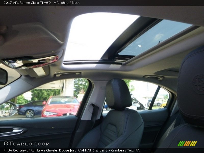 Alfa White / Black 2017 Alfa Romeo Giulia Ti AWD