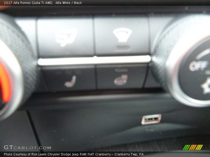 Alfa White / Black 2017 Alfa Romeo Giulia Ti AWD