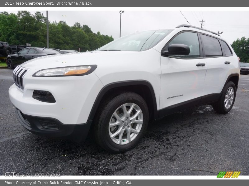 Front 3/4 View of 2017 Cherokee Sport