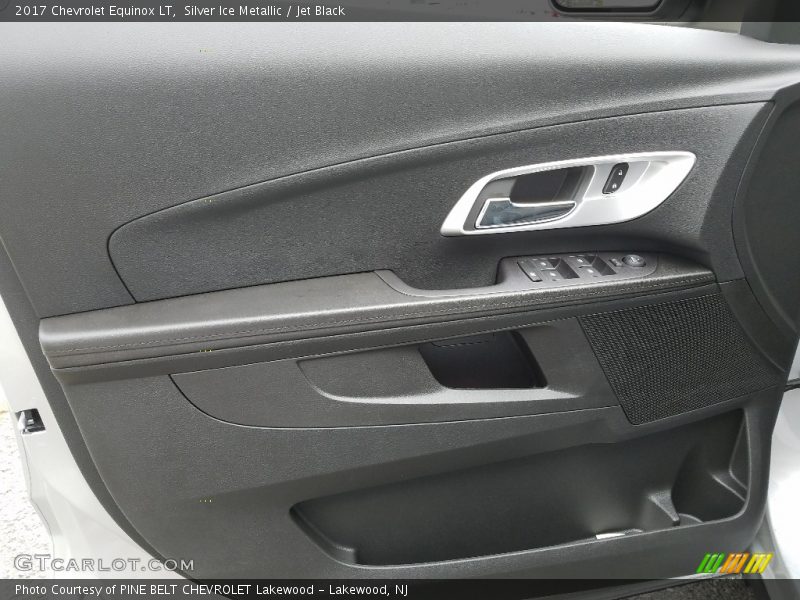 Silver Ice Metallic / Jet Black 2017 Chevrolet Equinox LT