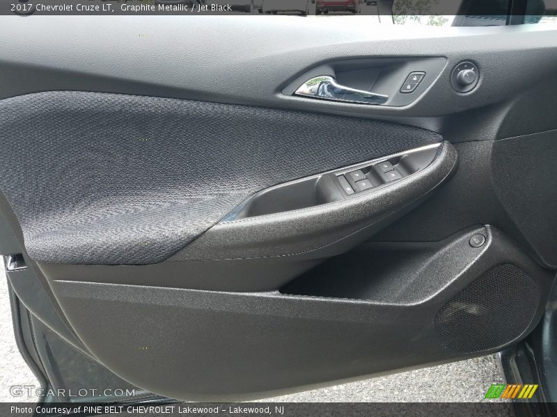 Graphite Metallic / Jet Black 2017 Chevrolet Cruze LT