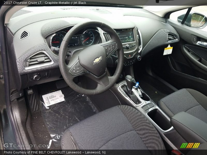 Graphite Metallic / Jet Black 2017 Chevrolet Cruze LT