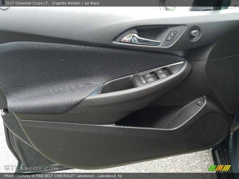 Graphite Metallic / Jet Black 2017 Chevrolet Cruze LT