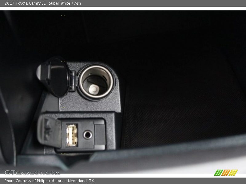 Super White / Ash 2017 Toyota Camry LE