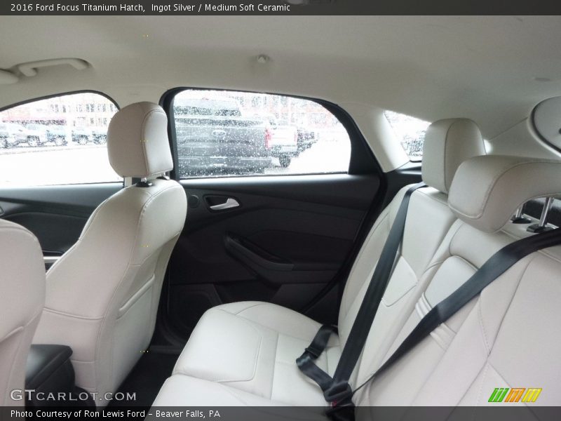 Ingot Silver / Medium Soft Ceramic 2016 Ford Focus Titanium Hatch