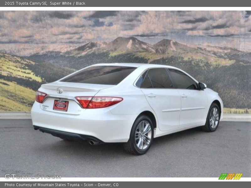 Super White / Black 2015 Toyota Camry SE