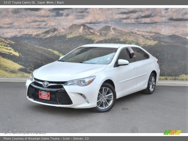 Super White / Black 2015 Toyota Camry SE
