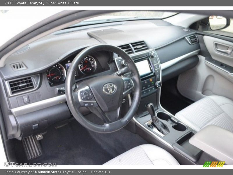 Super White / Black 2015 Toyota Camry SE