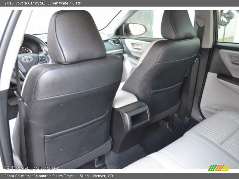 Super White / Black 2015 Toyota Camry SE
