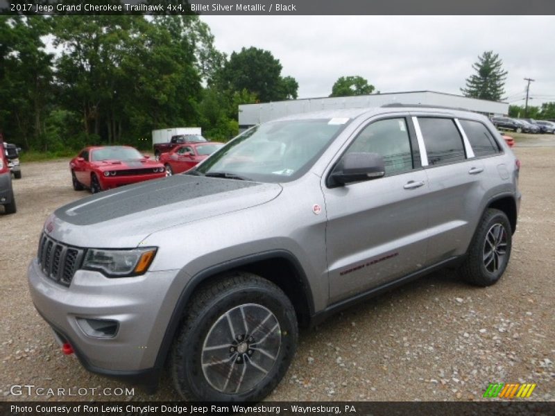 Front 3/4 View of 2017 Grand Cherokee Trailhawk 4x4