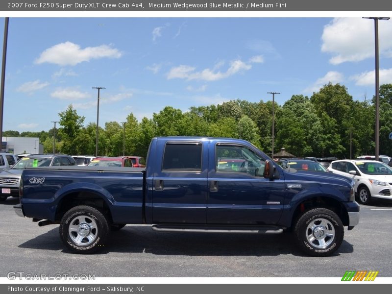 Medium Wedgewood Blue Metallic / Medium Flint 2007 Ford F250 Super Duty XLT Crew Cab 4x4