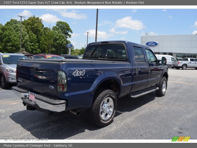 Medium Wedgewood Blue Metallic / Medium Flint 2007 Ford F250 Super Duty XLT Crew Cab 4x4