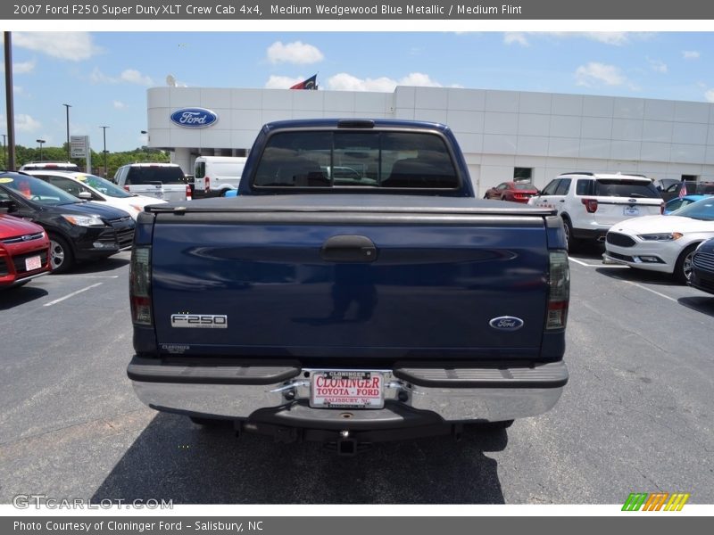 Medium Wedgewood Blue Metallic / Medium Flint 2007 Ford F250 Super Duty XLT Crew Cab 4x4