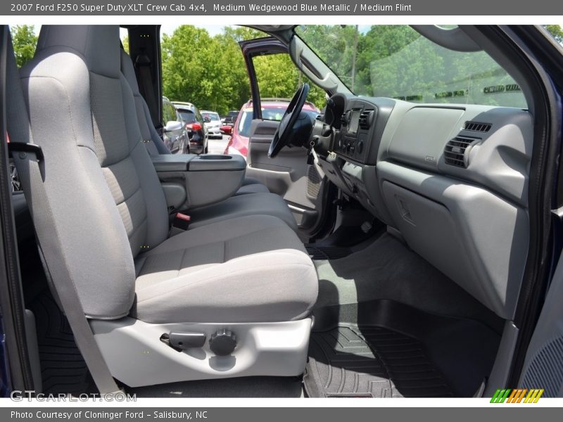 Medium Wedgewood Blue Metallic / Medium Flint 2007 Ford F250 Super Duty XLT Crew Cab 4x4