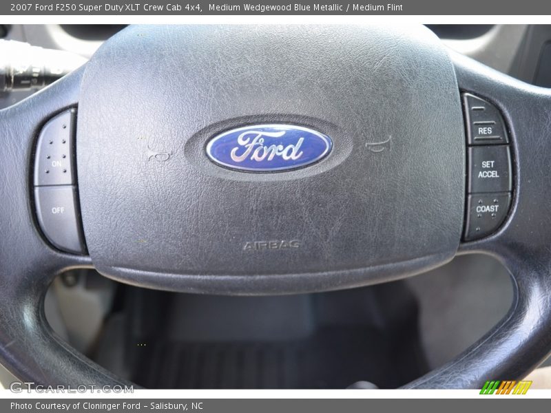 Medium Wedgewood Blue Metallic / Medium Flint 2007 Ford F250 Super Duty XLT Crew Cab 4x4