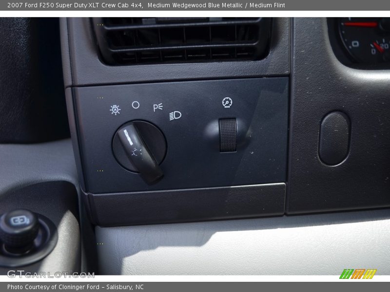 Medium Wedgewood Blue Metallic / Medium Flint 2007 Ford F250 Super Duty XLT Crew Cab 4x4