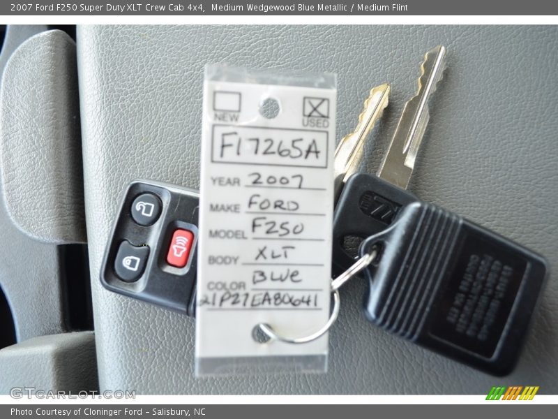 Medium Wedgewood Blue Metallic / Medium Flint 2007 Ford F250 Super Duty XLT Crew Cab 4x4